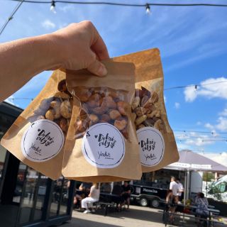 Dárky, které nejen potěší, ale také pomáhají mají velký smysl. Naše slané mixy můžete nyní zakoupit na benefičním e-shopu...