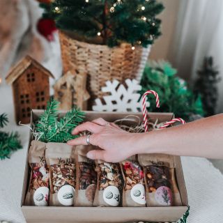 Darujte svým blízkým zdravé ořechové mlsání. Vybírat můžete z ořechové granoly s mrazem sušeným ovocem a slaných mixů. Vše...